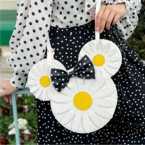 🌼NEW Minnie Mouse Daisy Floral Crossbody Bag Purse Loungefly Disney🌼